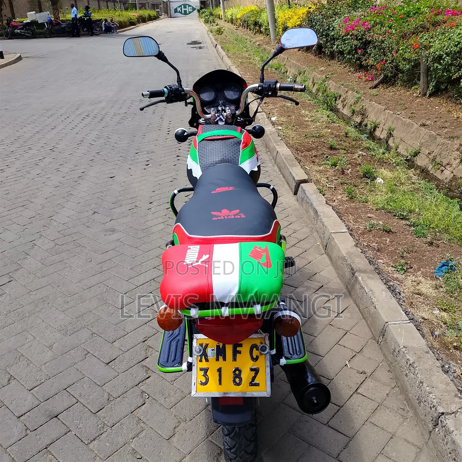 Bajaj Boxer 150 UG 2022 White