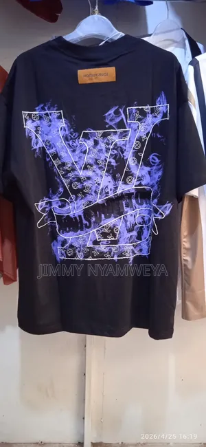 Quality Jeans, T-Shirt and Hood.