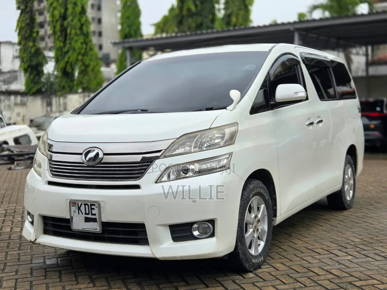 Toyota Vellfire 2014 White