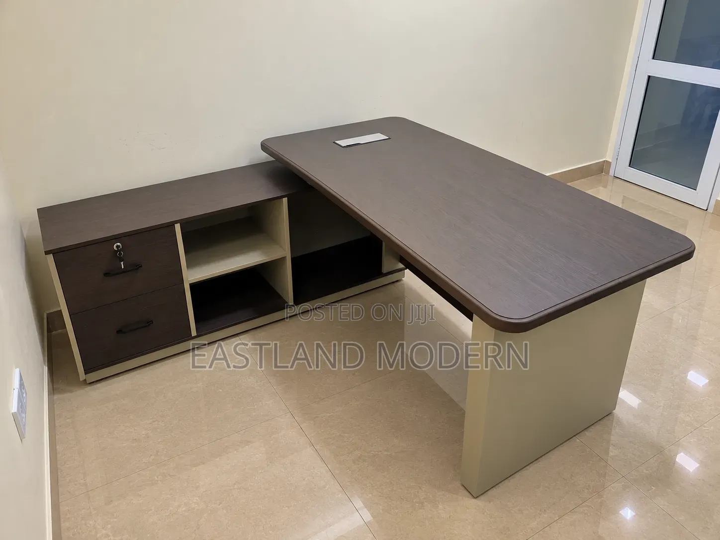 Executive Office Table – Modern Managerial Office Desk