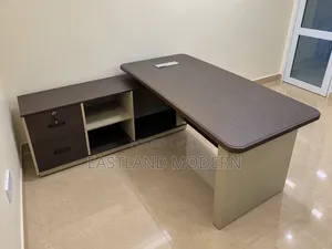 Executive Office Table – Modern Managerial Office Desk