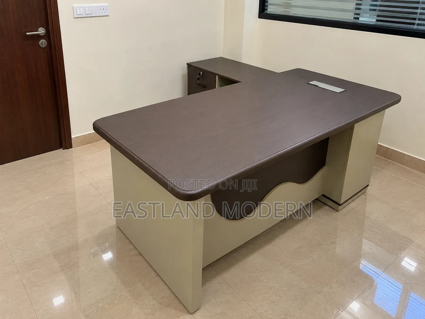 Executive Office Table – Modern Managerial Office Desk