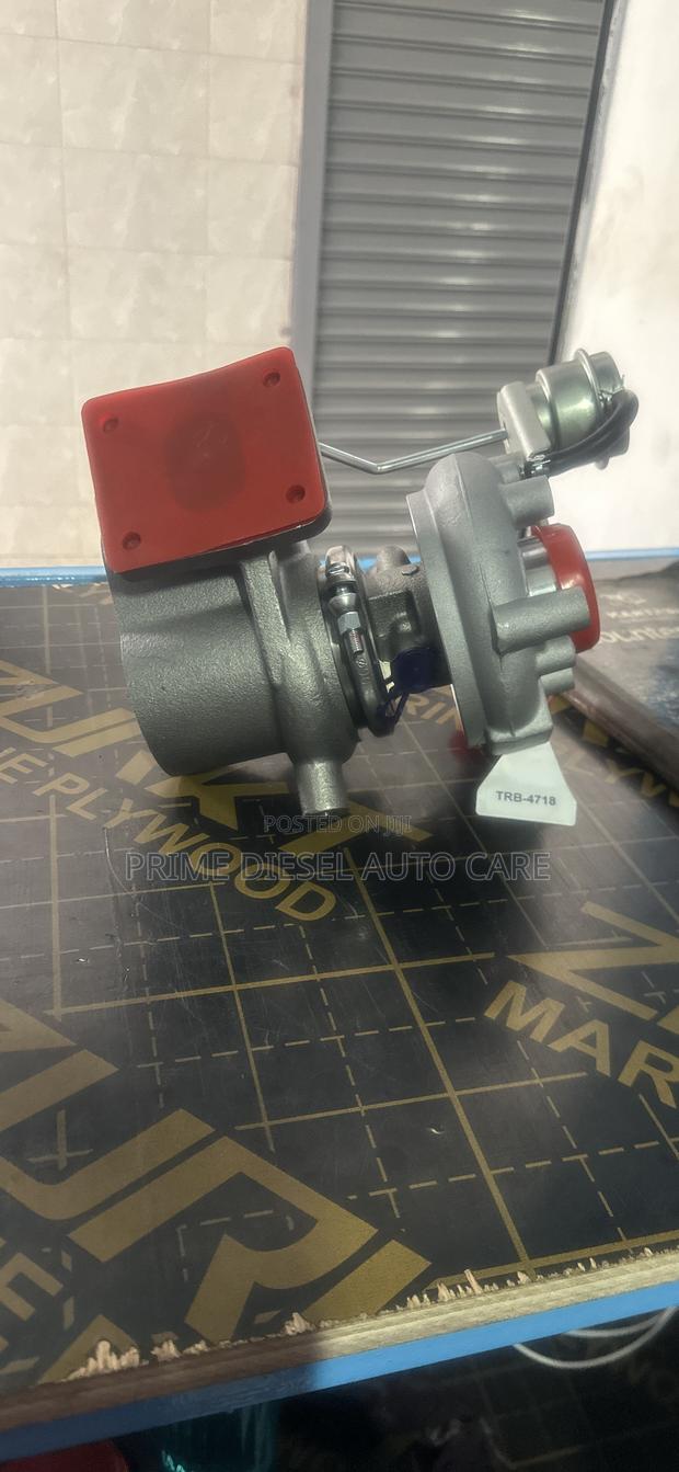 4D33 Mitsubishi Canter - main view