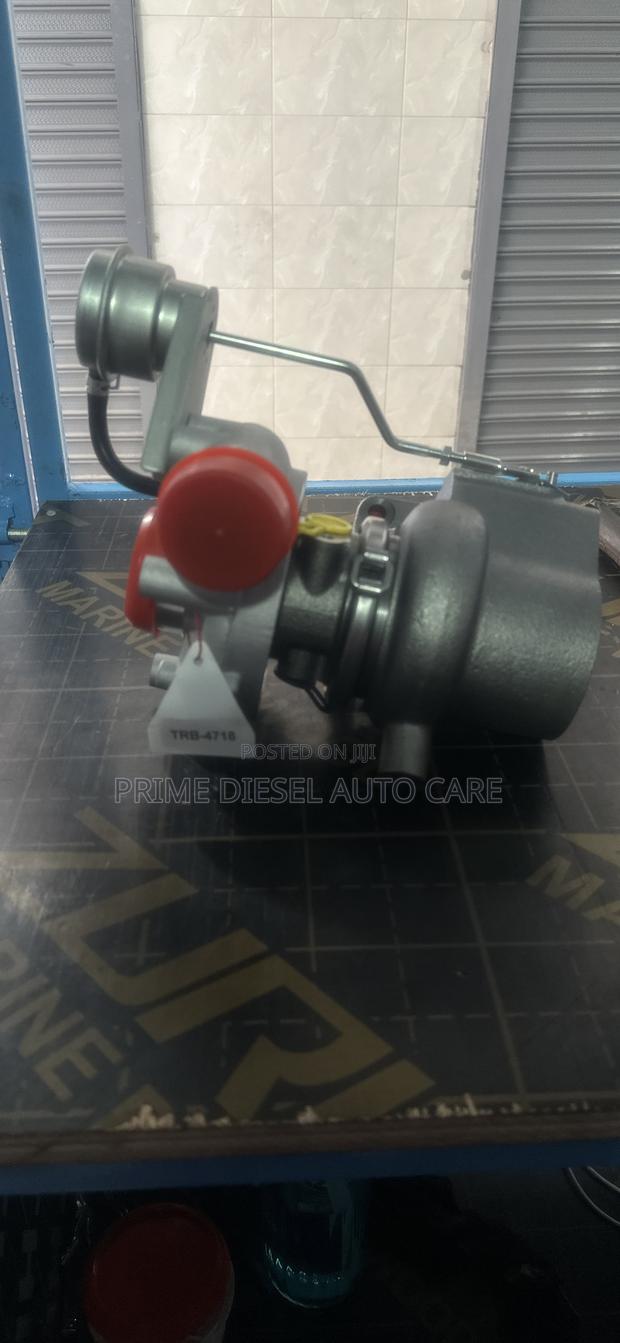 4D33 Mitsubishi Canter - thumbnail 2