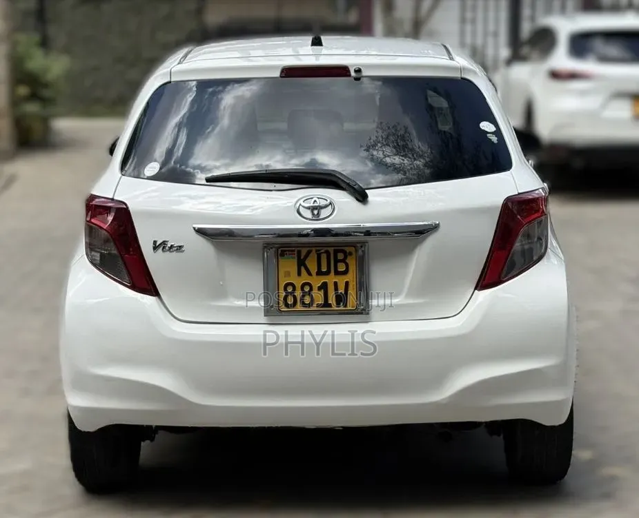 Toyota Vitz 2013 White