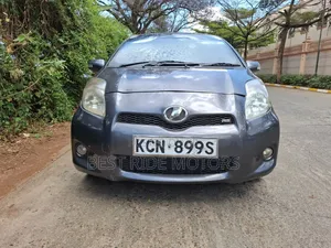 Toyota Vitz 1.3 FWD 5dr 2009 Gray