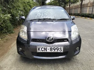 Toyota Vitz 2010 Gray