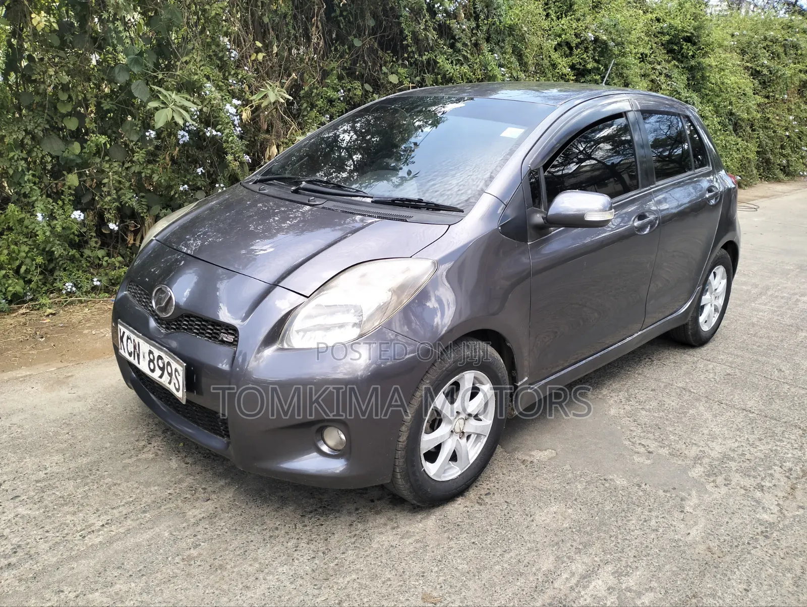 Toyota Vitz 2010 Gray