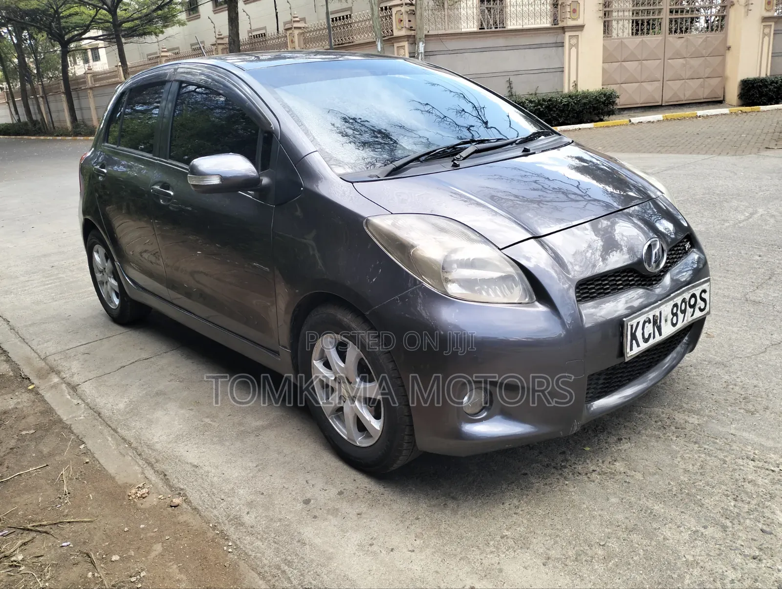 Toyota Vitz 2010 Gray
