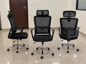 Modern Mesh Office Chair – Ergonomic Adjustable Office Seating