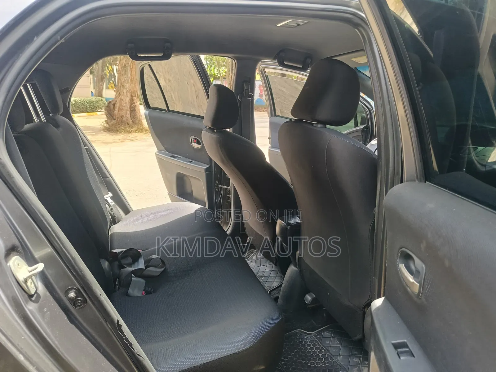 Toyota Vitz 1.3 AWD 5dr 2010 Gray