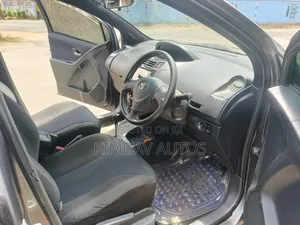 Toyota Vitz 1.3 AWD 5dr 2010 Gray