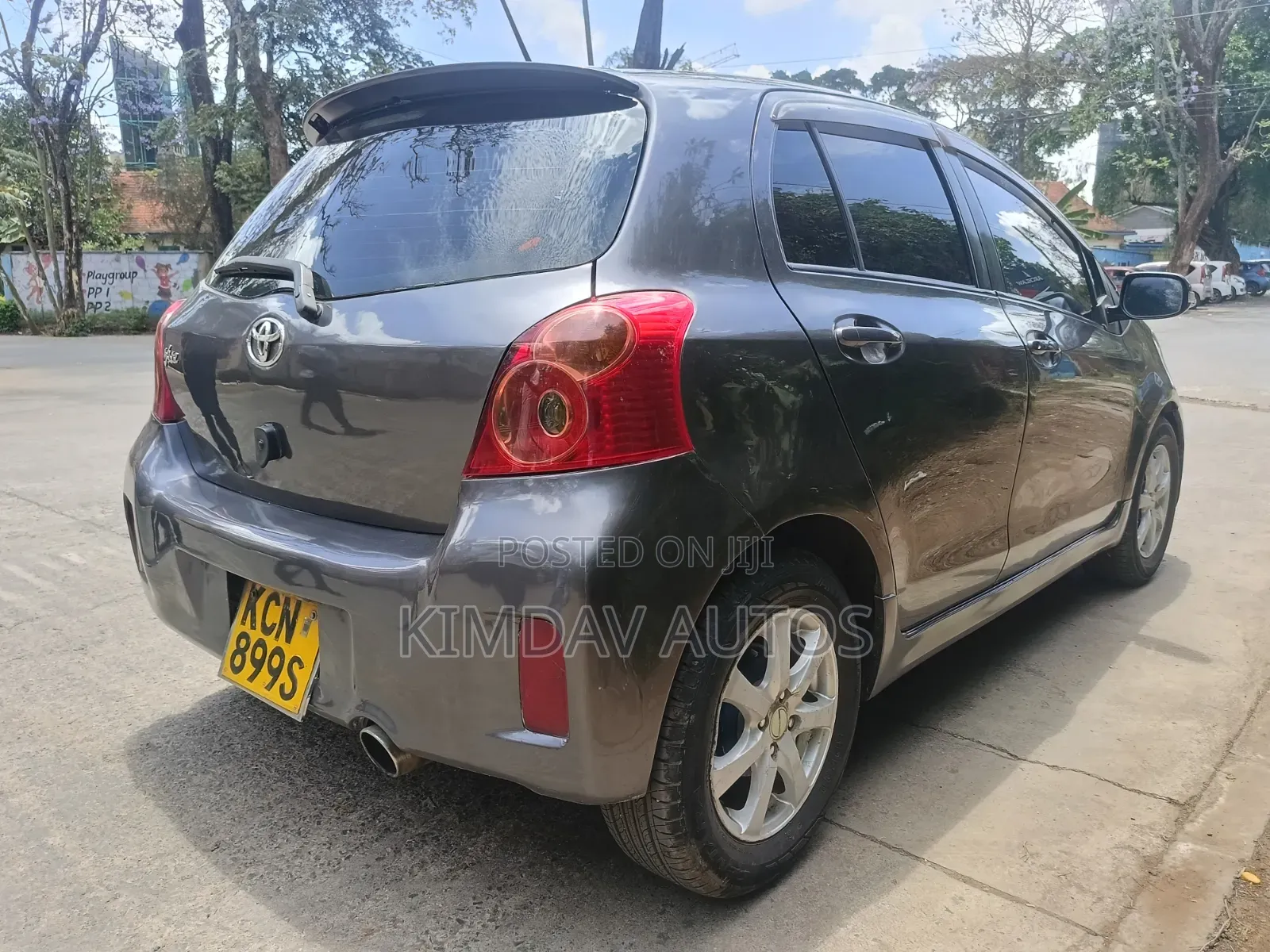Toyota Vitz 1.3 AWD 5dr 2010 Gray