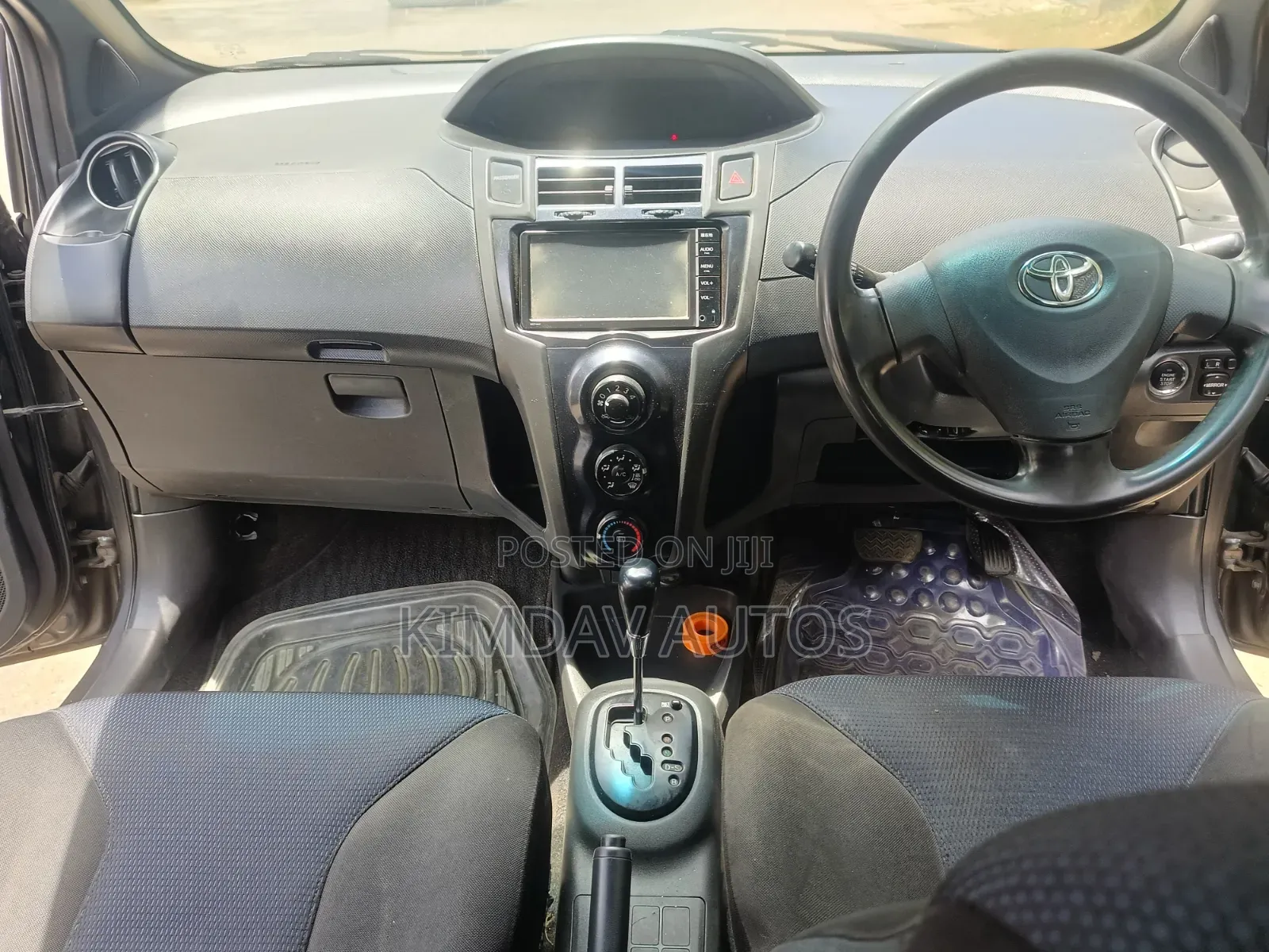 Toyota Vitz 1.3 AWD 5dr 2010 Gray