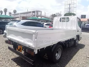 Mitsubishi Fuso 2013 White