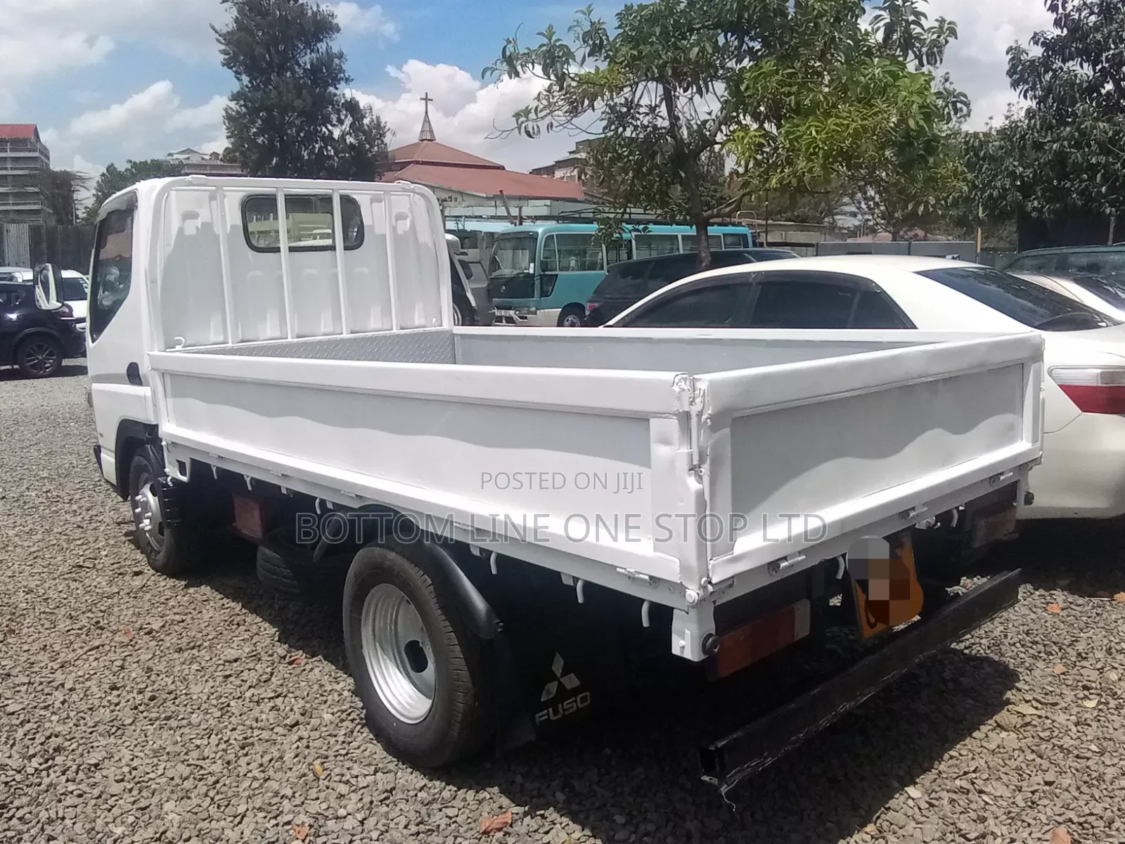 Mitsubishi Fuso 2013 White