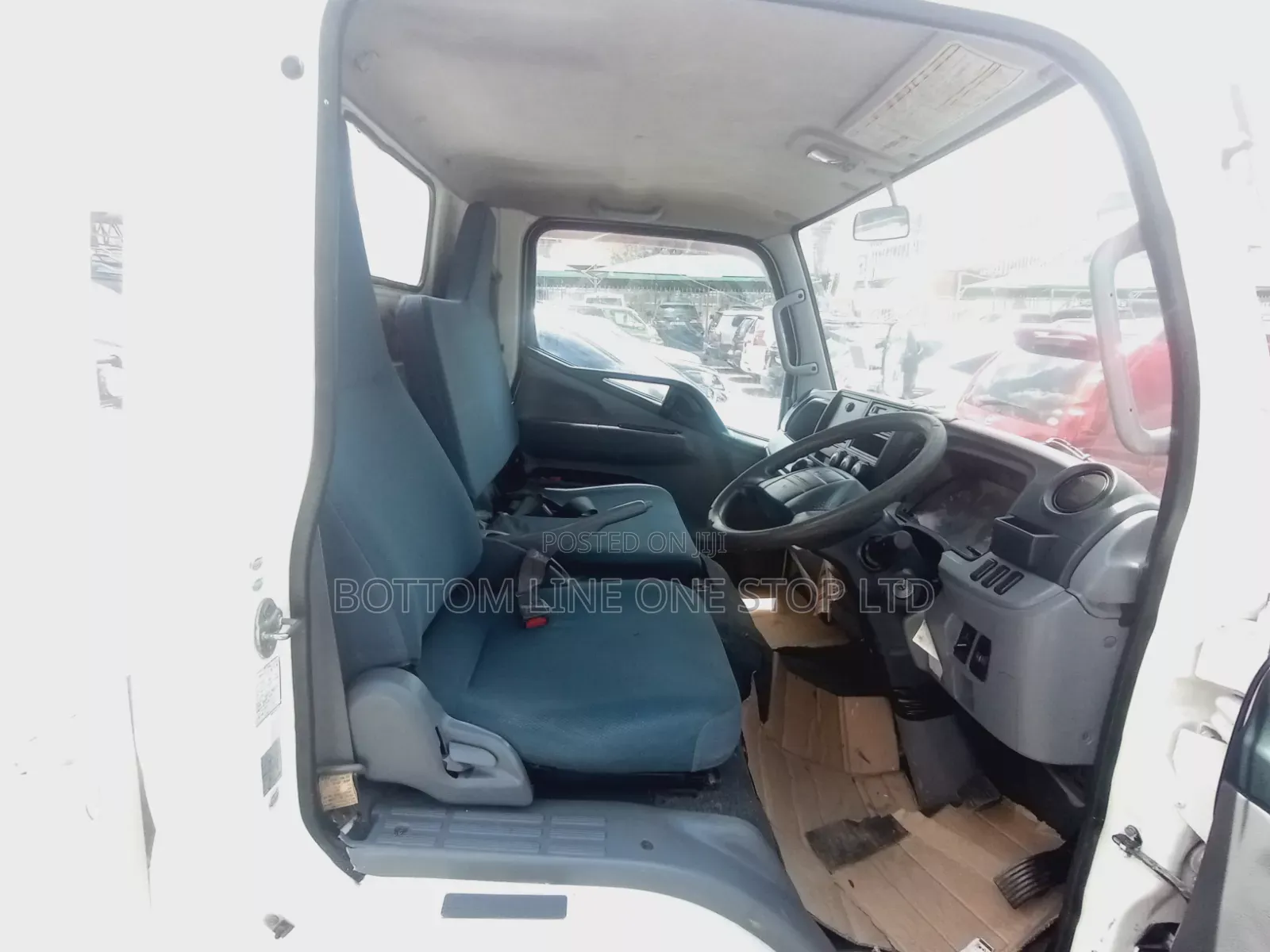 Mitsubishi Fuso 2013 White