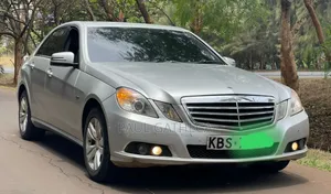 Mercedes-Benz E220 2010 Silver
