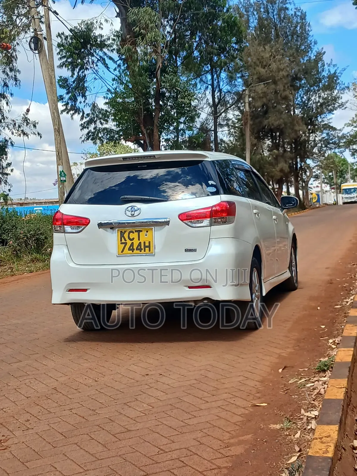 Toyota Wish 2012 White