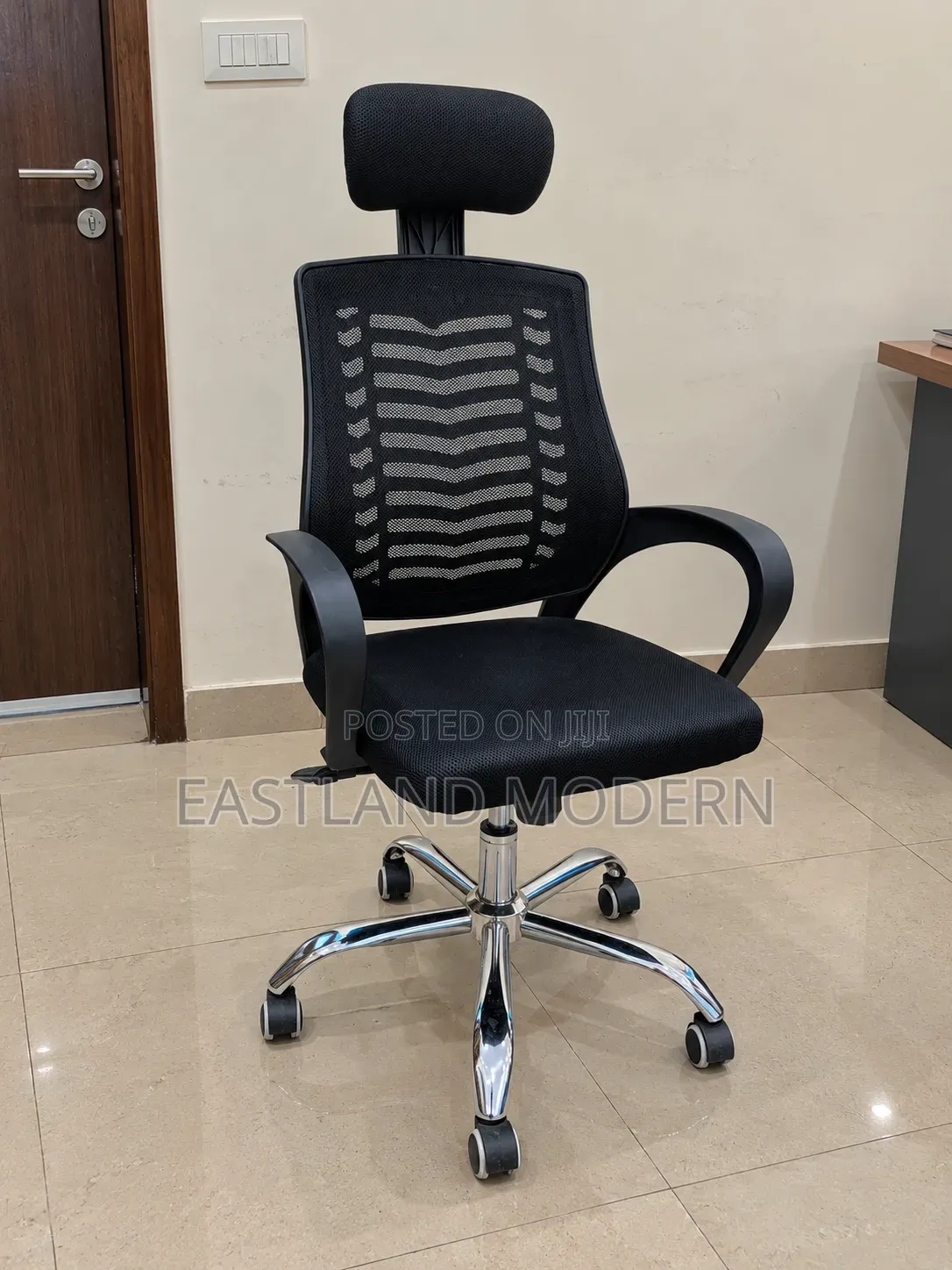 Ergonomic Mesh Office Chair With Headrest – Modern Office Seating