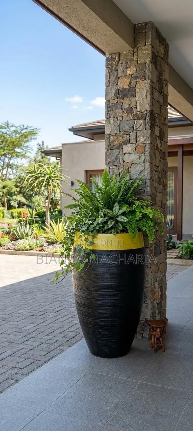 Thread Fibreglass Pot - main view