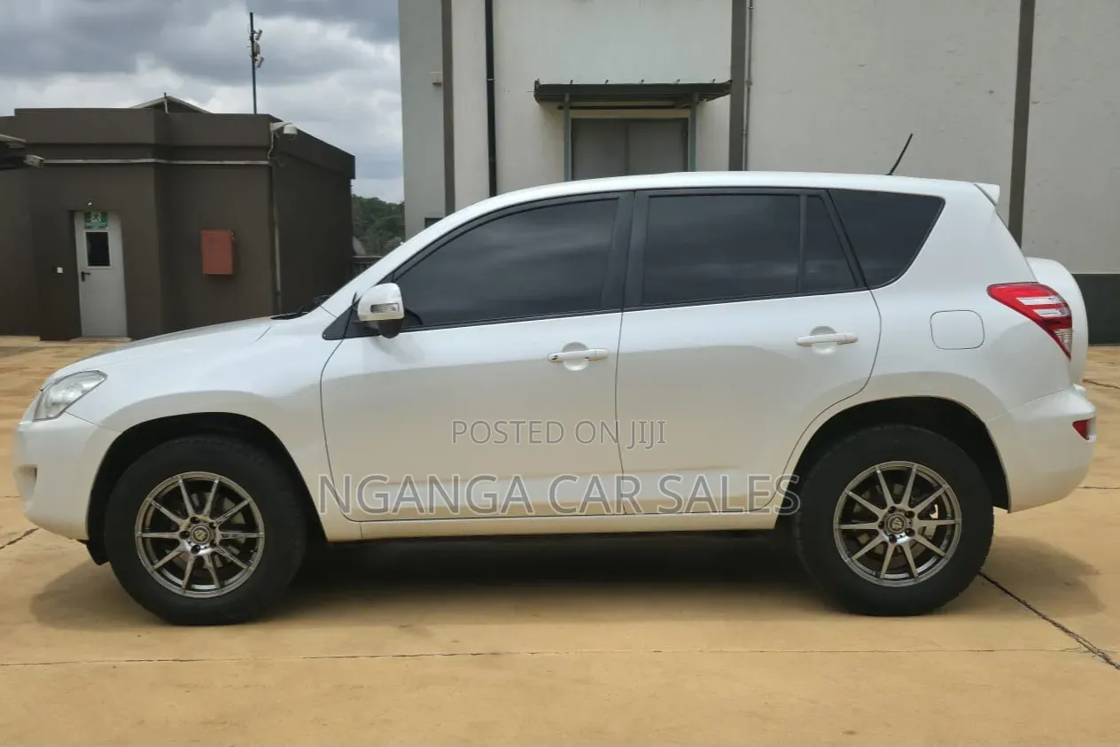 Toyota RAV4 2012 White