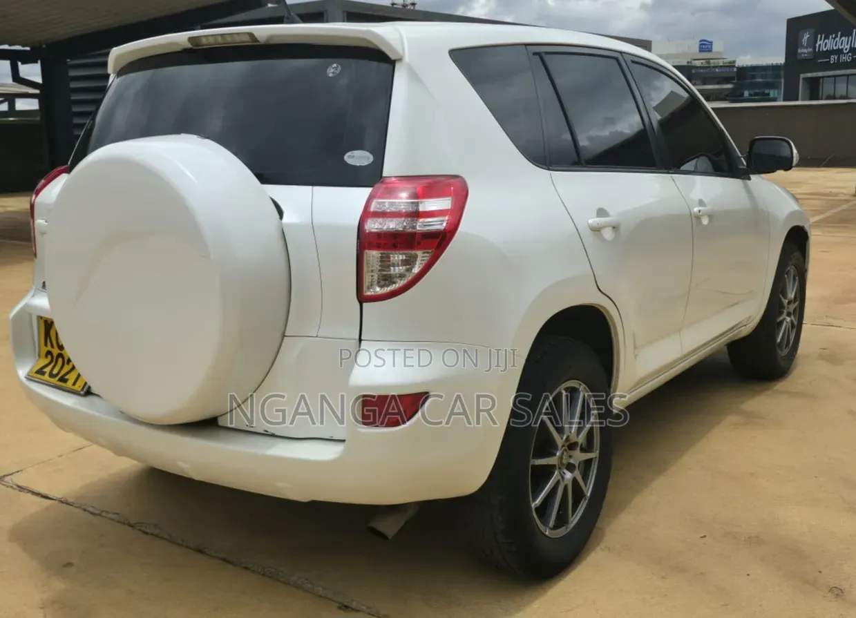 Toyota RAV4 2012 White