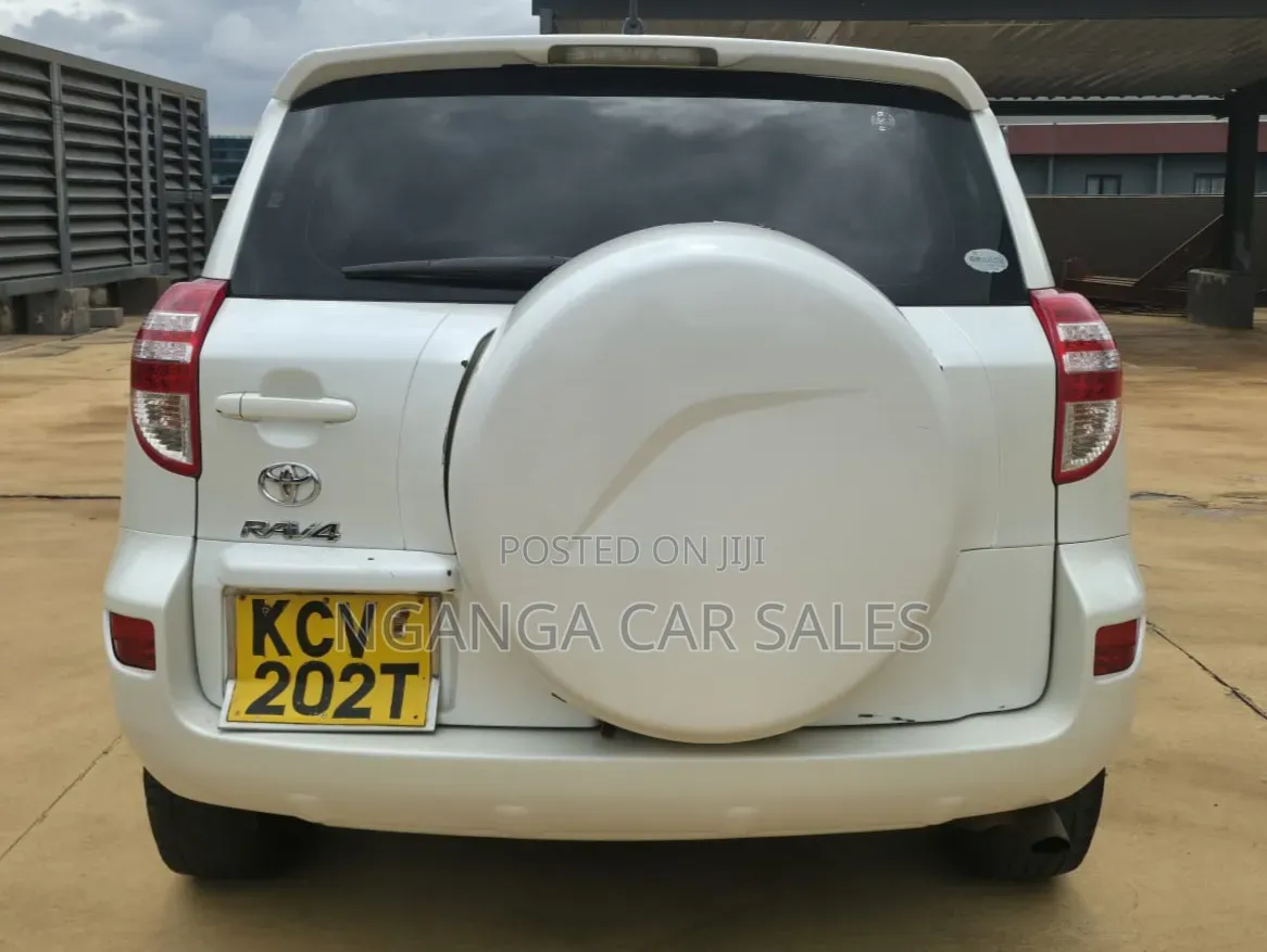 Toyota RAV4 2012 White