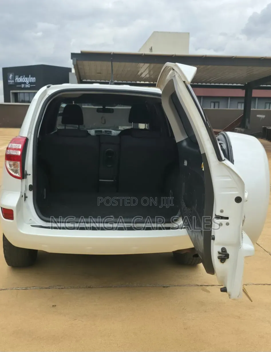 Toyota RAV4 2012 White
