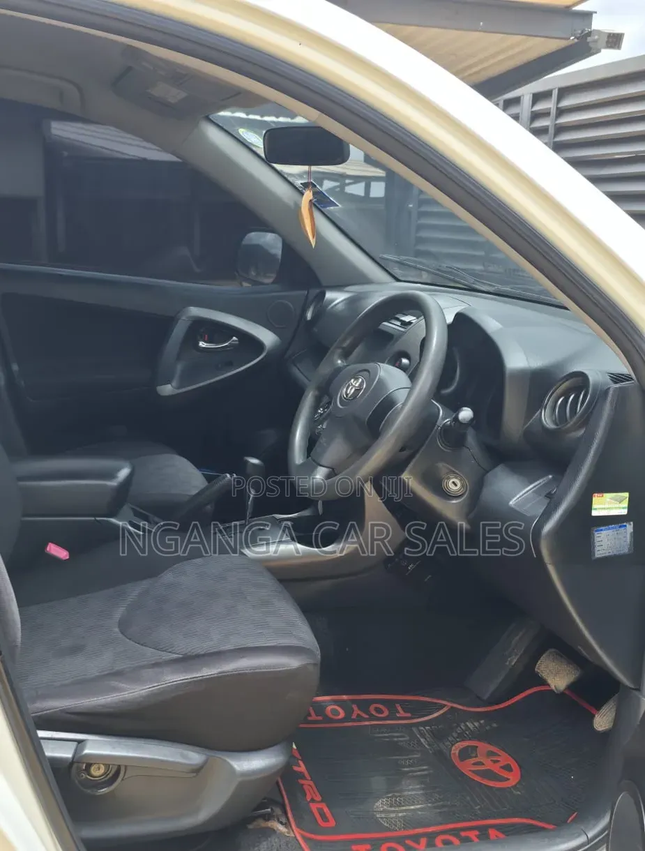 Toyota RAV4 2012 White