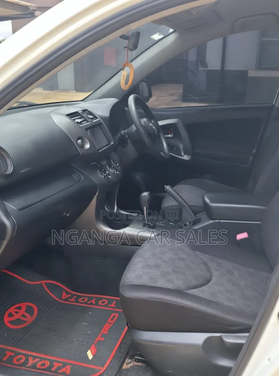 Toyota RAV4 2012 White