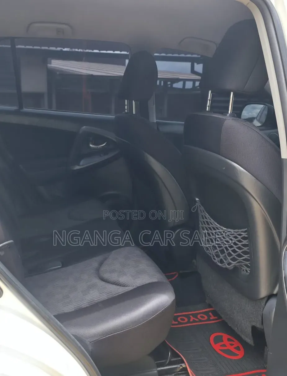 Toyota RAV4 2012 White