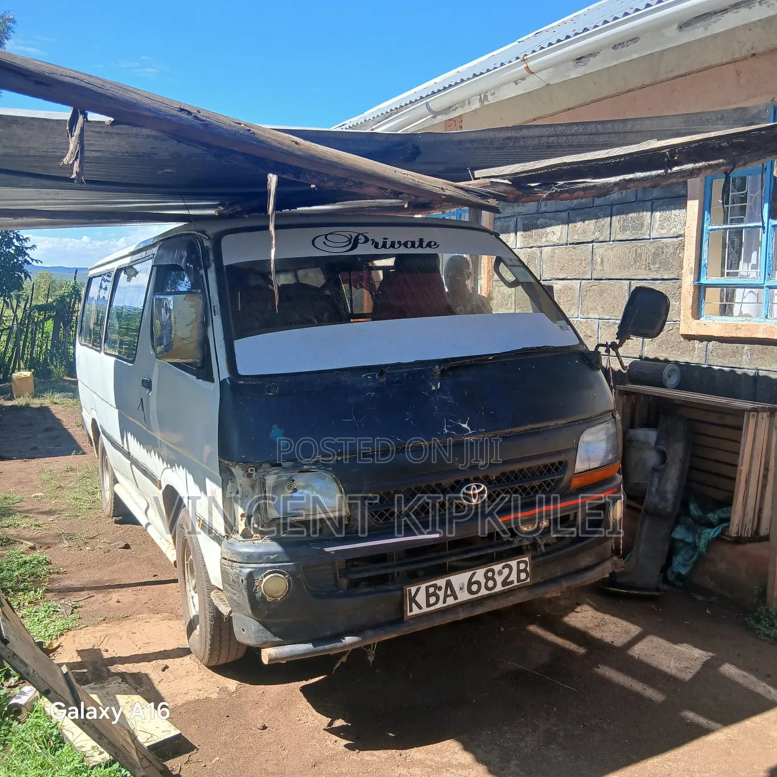 Toyota HiAce 2002 White