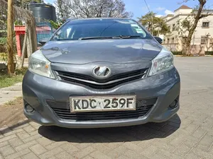 Toyota Vitz 1.3 FWD 5dr 2014 Gray