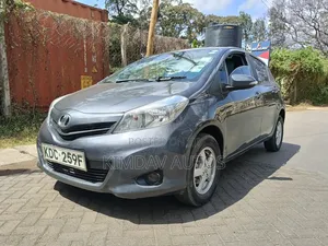 Toyota Vitz 1.3 FWD 5dr 2014 Gray