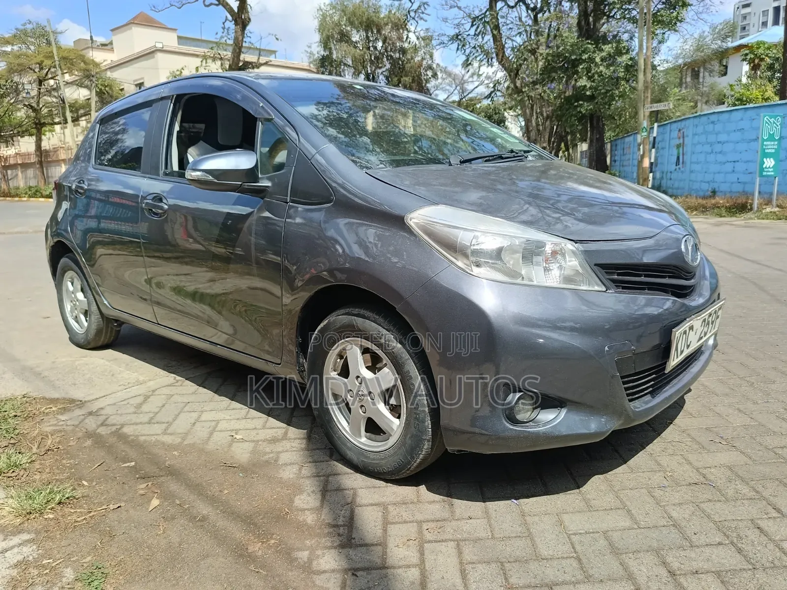 Toyota Vitz 1.3 FWD 5dr 2014 Gray