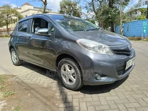 Toyota Vitz 1.3 FWD 5dr 2014 Gray