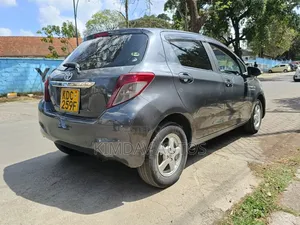 Toyota Vitz 1.3 FWD 5dr 2014 Gray