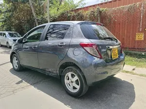 Toyota Vitz 1.3 FWD 5dr 2014 Gray