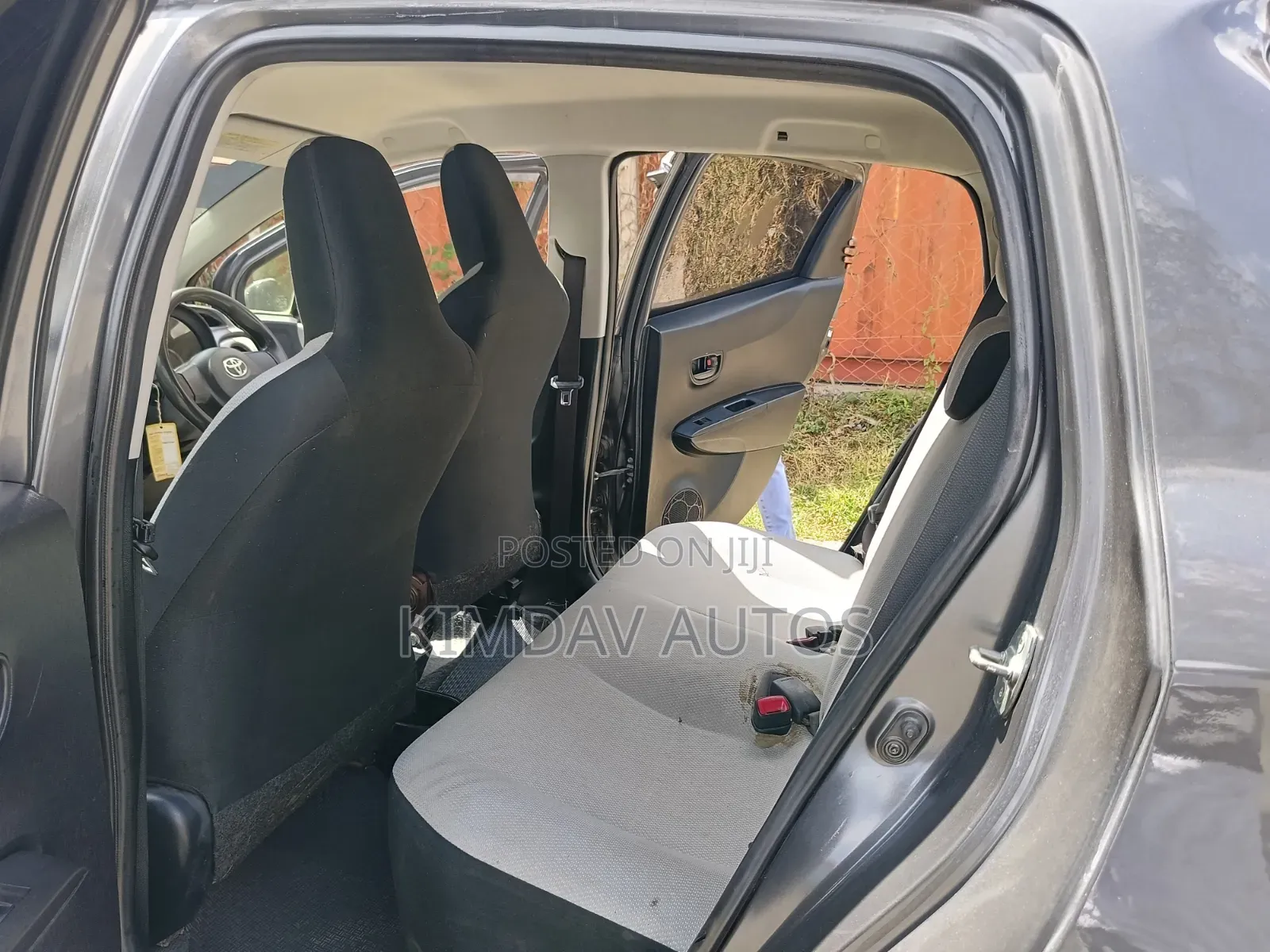 Toyota Vitz 1.3 FWD 5dr 2014 Gray
