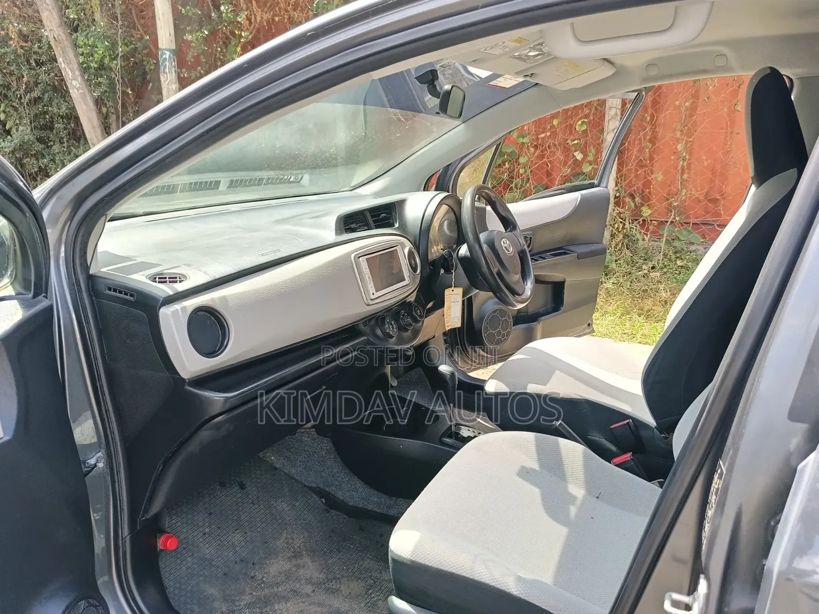 Toyota Vitz 1.3 FWD 5dr 2014 Gray