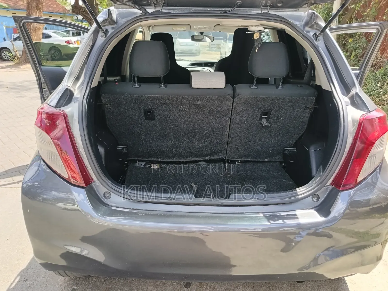 Toyota Vitz 1.3 FWD 5dr 2014 Gray