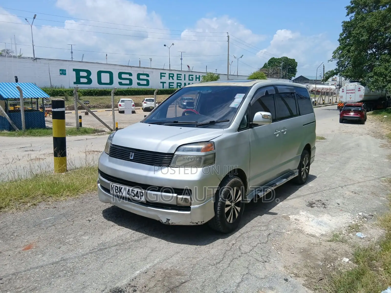 Toyota Noah 2002 Silver