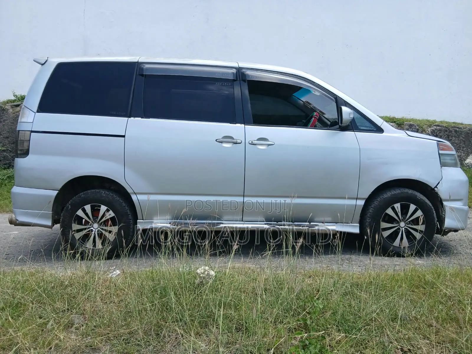Toyota Noah 2002 Silver