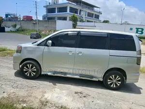 Toyota Noah 2002 Silver