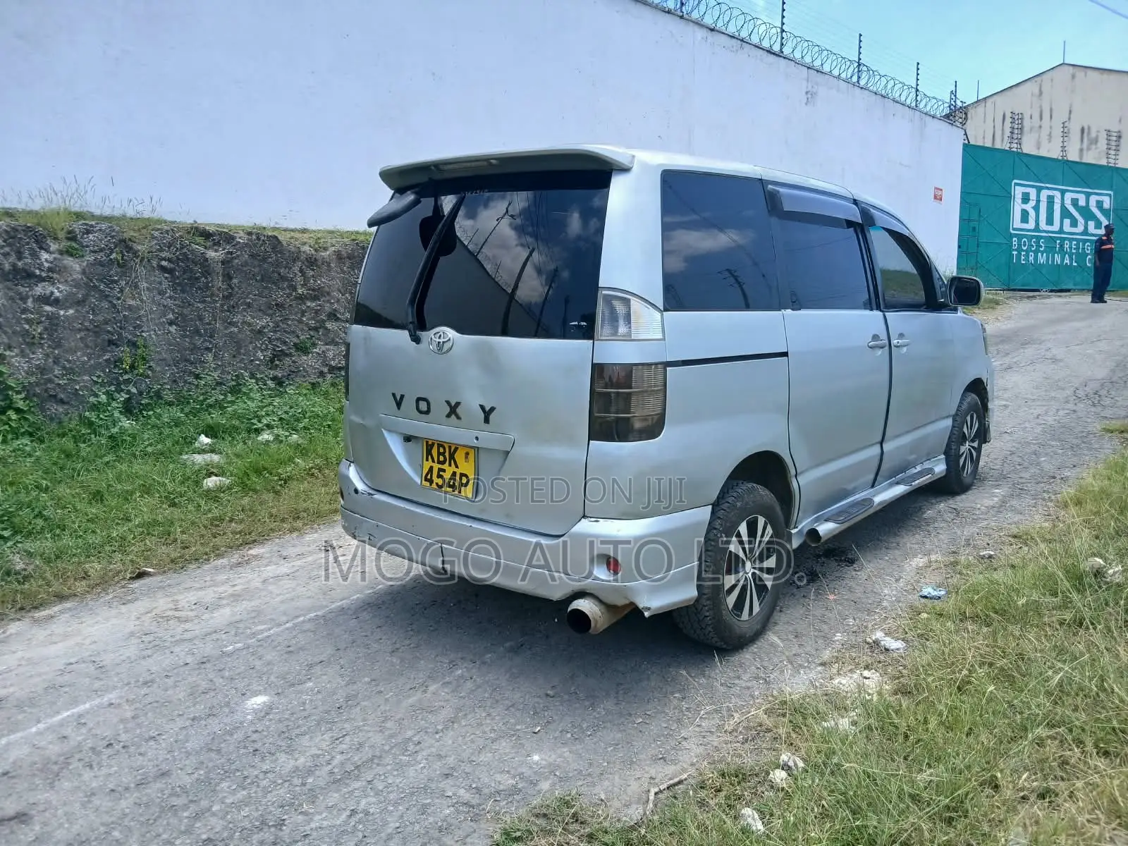 Toyota Noah 2002 Silver