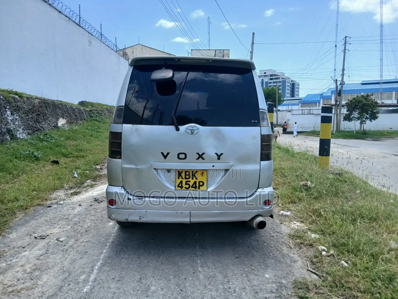 Toyota Noah 2002 Silver