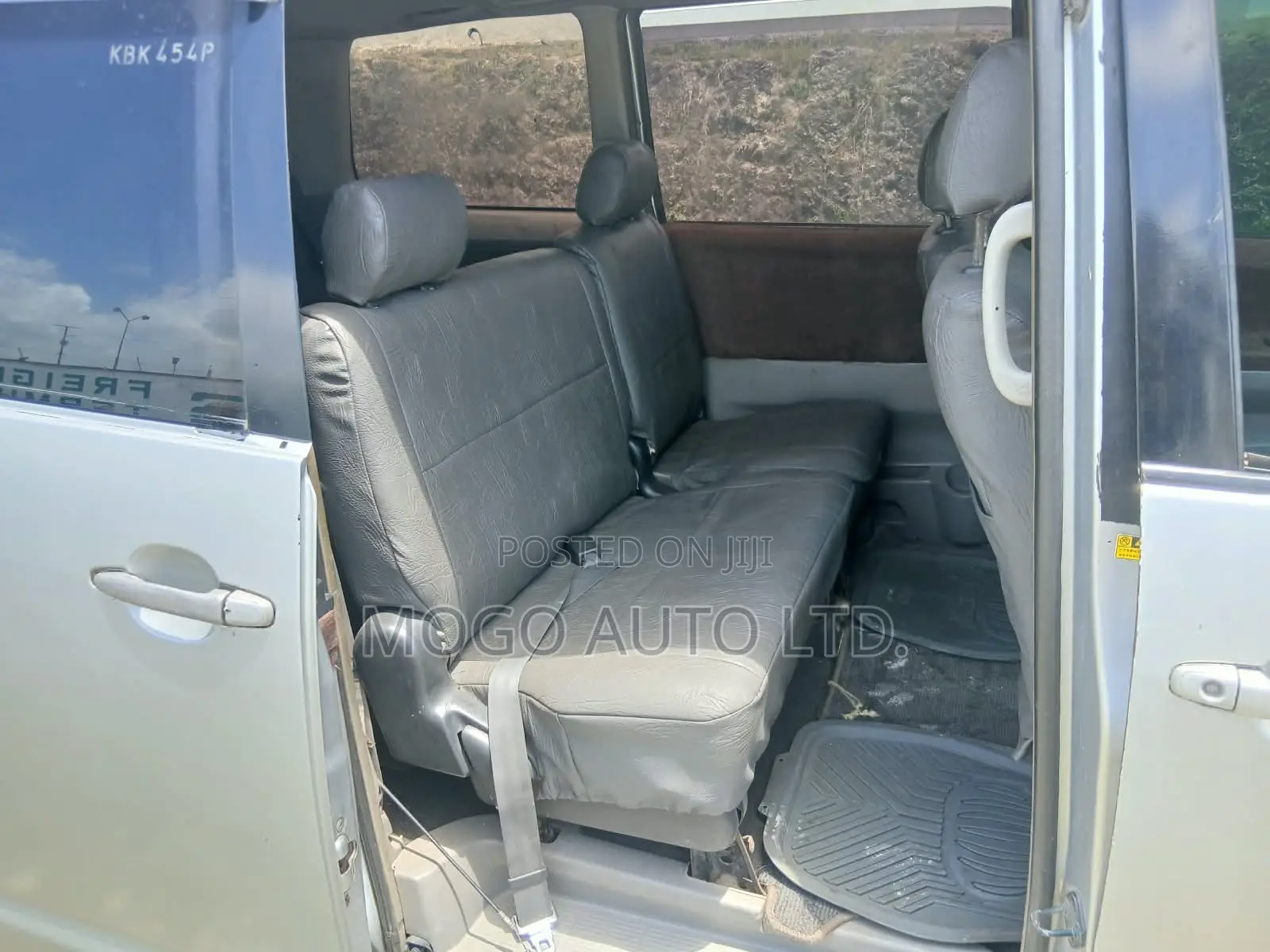 Toyota Noah 2002 Silver