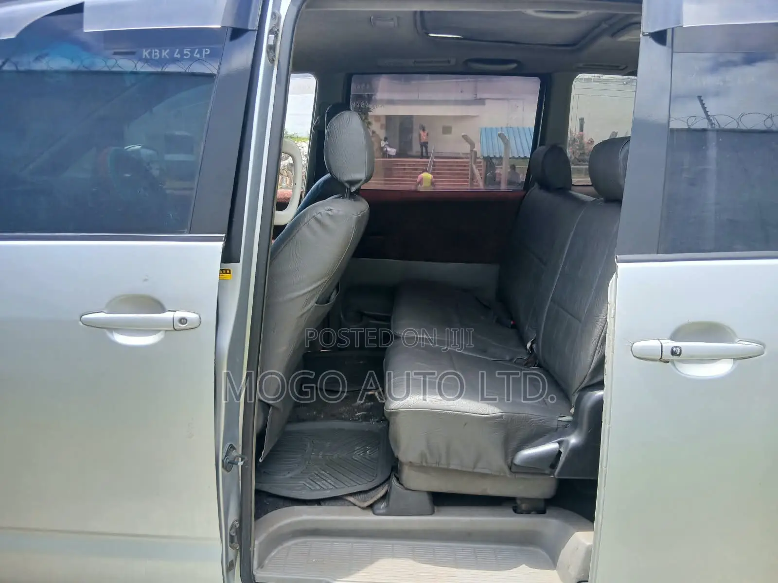 Toyota Noah 2002 Silver
