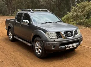 Nissan Navara 2.5 dCi 4x4 2007 Gray